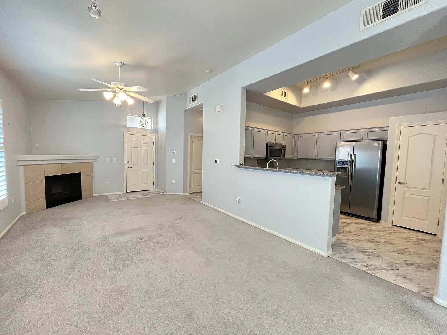 Lovely 2 Bed 2 Bath Condo in Henderson! — Photo 3