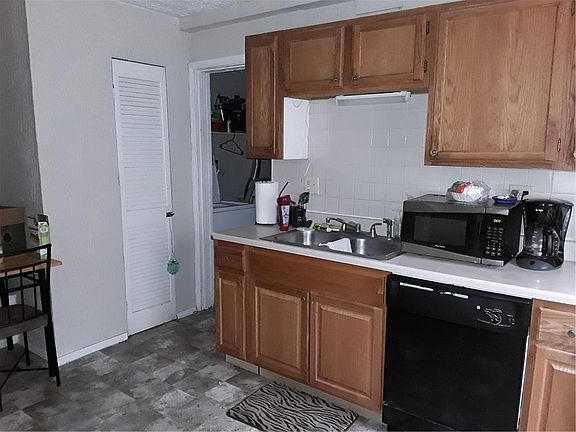 3rd image of 5125 Locust Ave