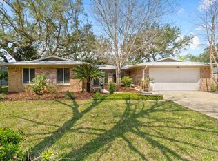 2816 Whisper Oaks Dr, Gulf Breeze, FL 32563