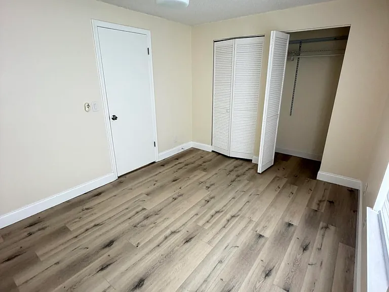 317 Georgian Park Dr — Photo 10