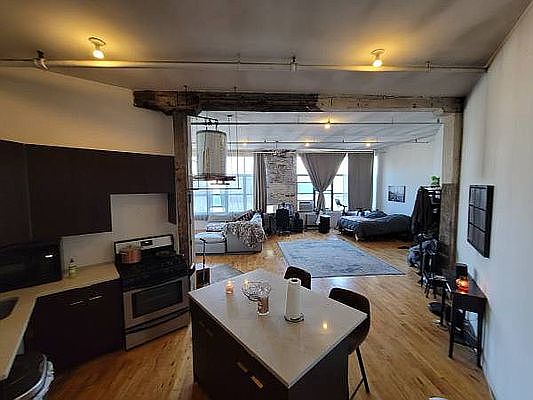 3rd image of 467 Troutman St #4J