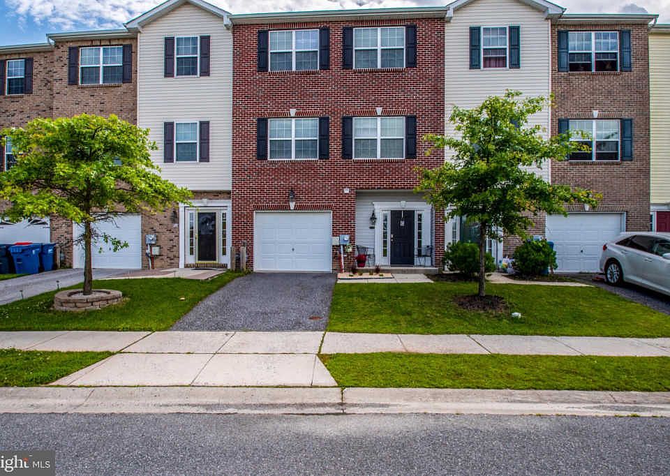 1st image of 330 Camerton Ln