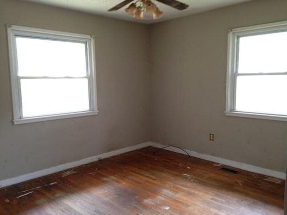 5th image of 711 Seymour Dr
