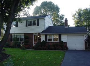 70 Primrose Dr, Warminster, PA 18974
