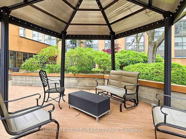 131 Beecroft Rd #203 — Photo 37