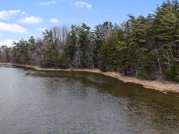 3rd image of 99 Shore Rd