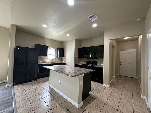 5th image of 1517 Maier Dr