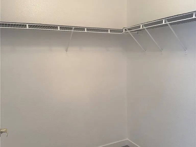 9909 Bundella Dr — Photo 32