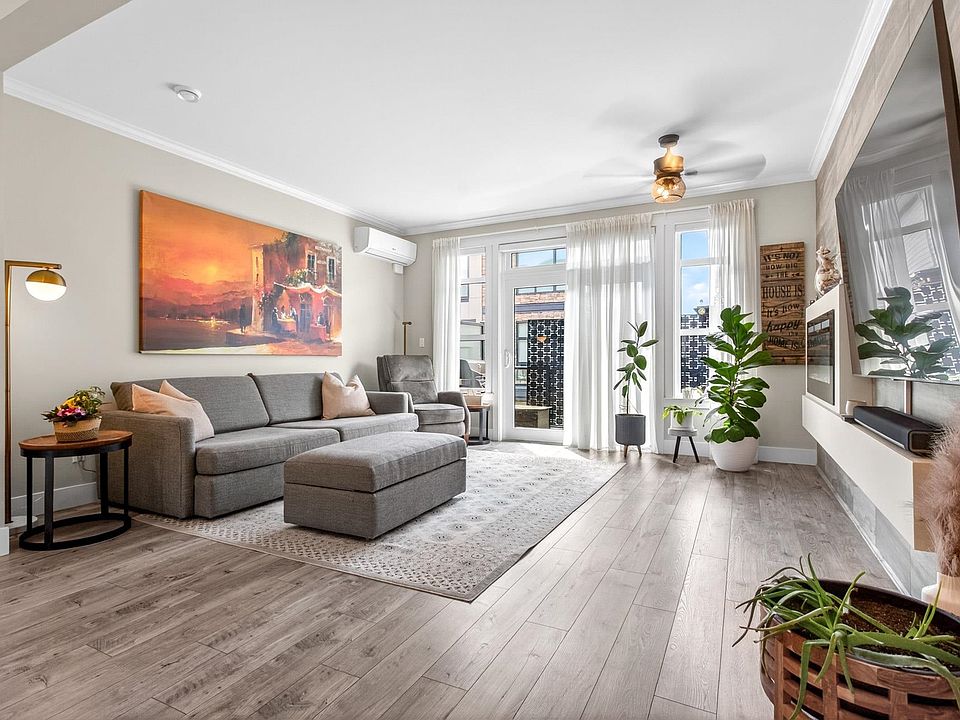 1st image of 16488 64th Ave #111