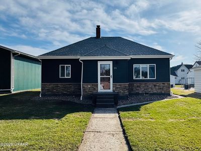 214 Broadway Ave, Finley, ND, 58230