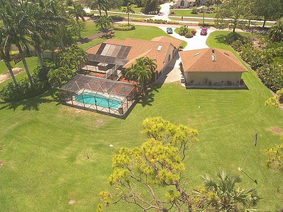 3rd image of 3021 NE Pinecrest Lakes Blvd