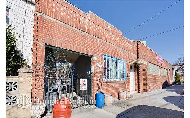 Sold by Douglas Elliman | media 18