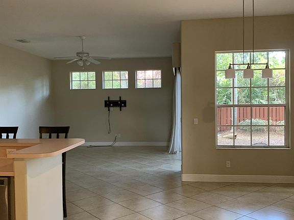 5th image of 6111 Meghan Dr