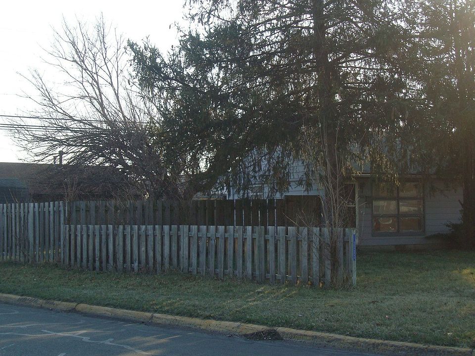 2nd image of 1717 Eastbrook Dr S