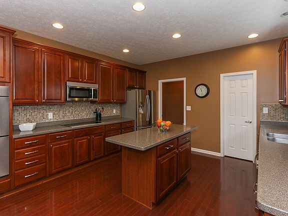 3rd image of 14438 Livingston Ln