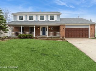 5033 Boulders Dr, Gurnee, IL 60031