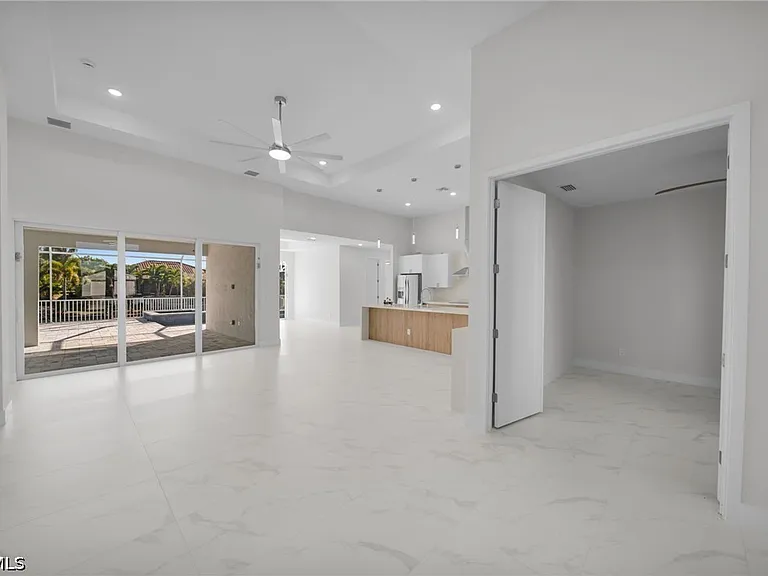 1430 SE 23rd St — Photo 5
