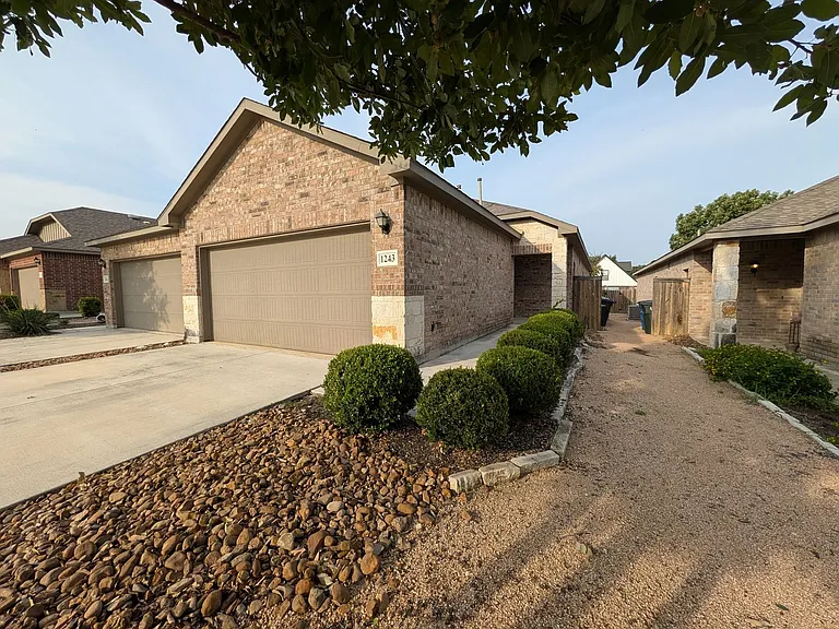 1243 Old FM 306 — Photo 2