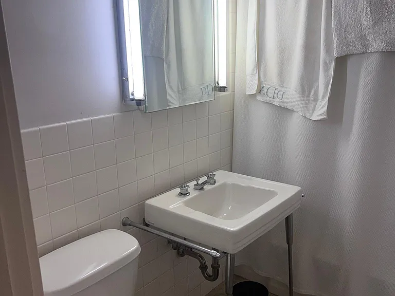 580 N Bank Ln #35 — Photo 4