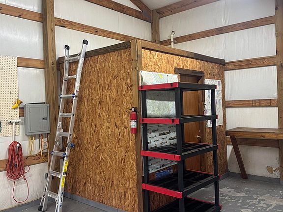 4th image of 304 Downwind Leg Rd