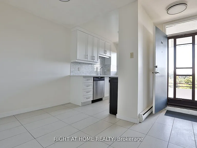 35 Sunny Glenway #302 — Photo 5