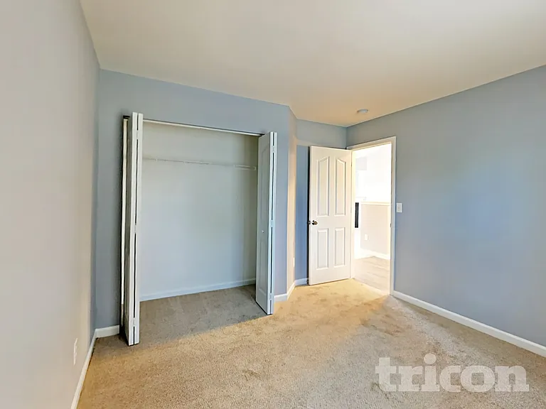 10207 Green Hedge Ave — Photo 7