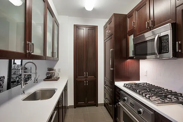 Sold by New York Residence | media 3