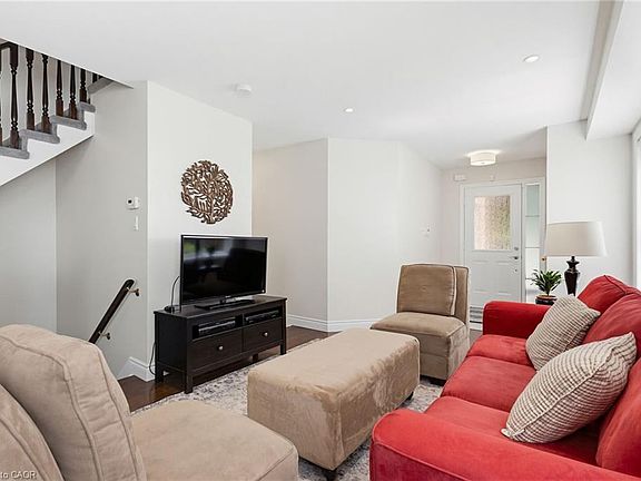 4th image of 2485 Newcastle Cres