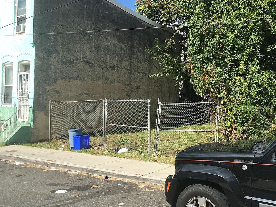 2nd image of 1509 W Seltzer St