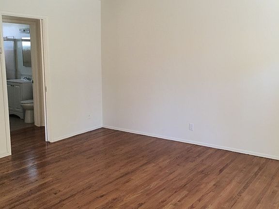 5th image of 221 S Jackson St APT 1