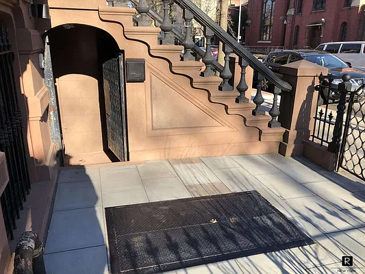 Rented by R New York | media 19