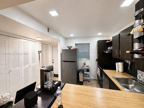 3rd image of 8421 Lagos De Campo Blvd APT 309T