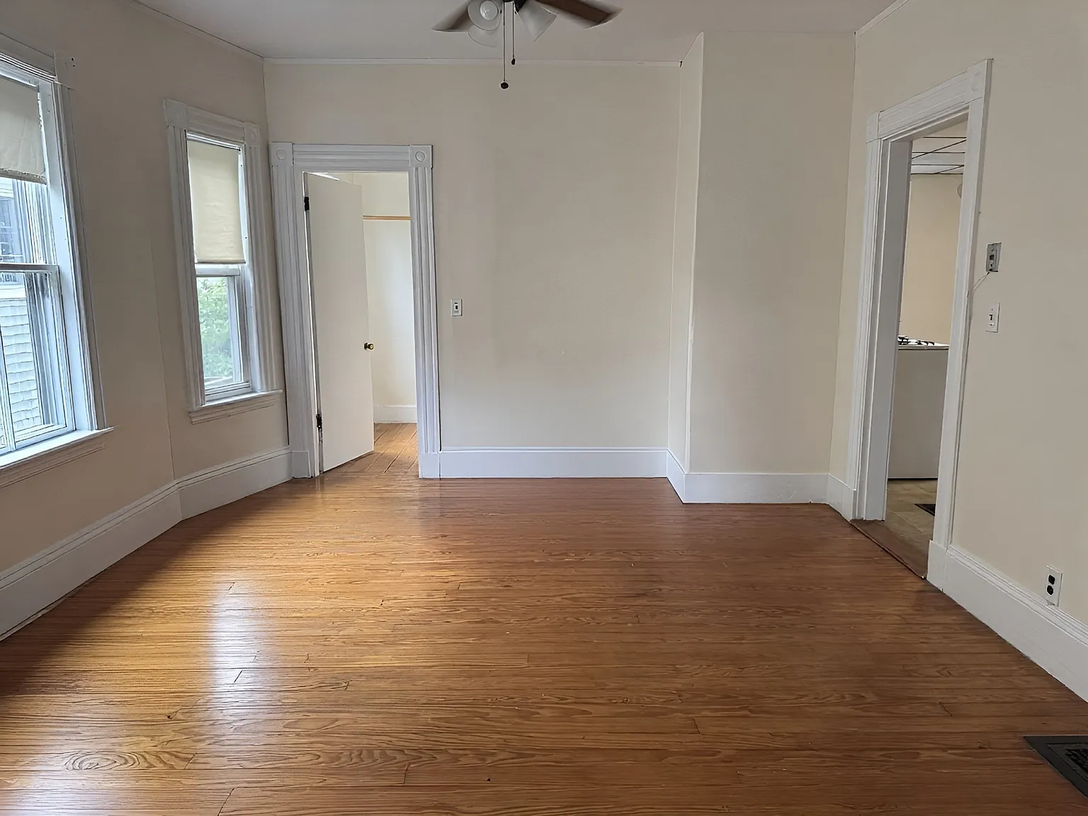 3 bed, 1.0 bath, 1500 sqft, $3,000 — Photo 4