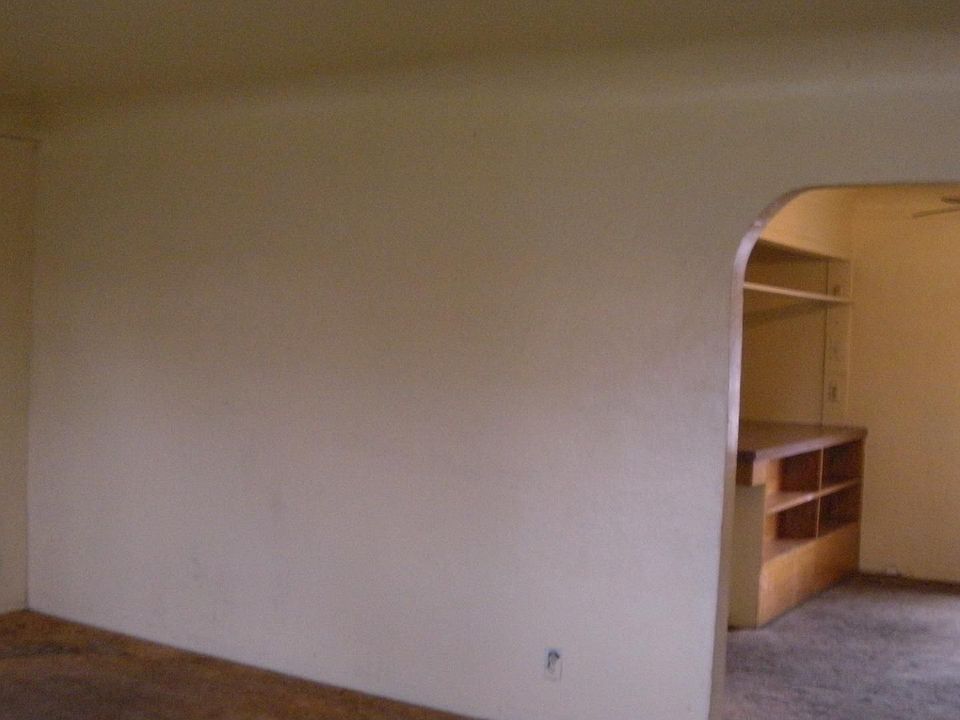 2nd image of 857 W Inyo Ave