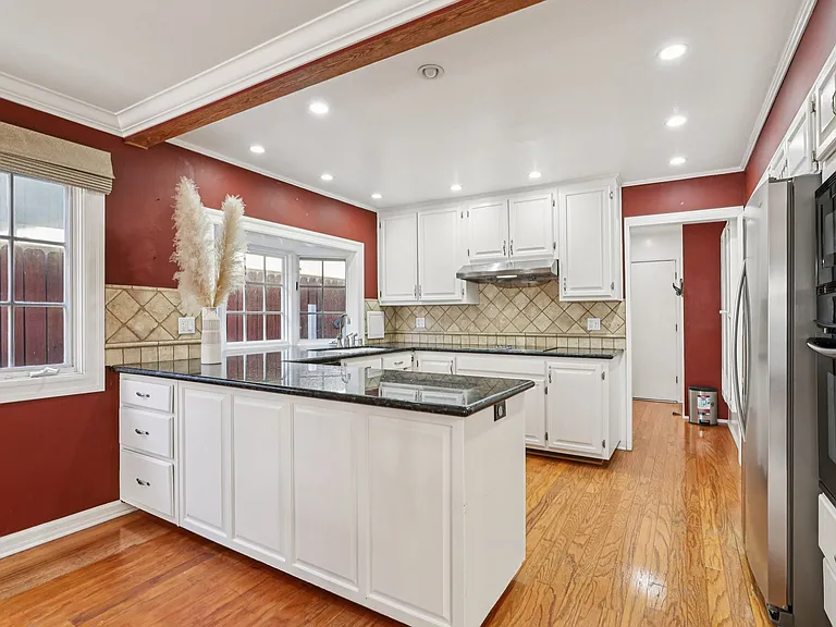 4182 Silliman Dr — Photo 8