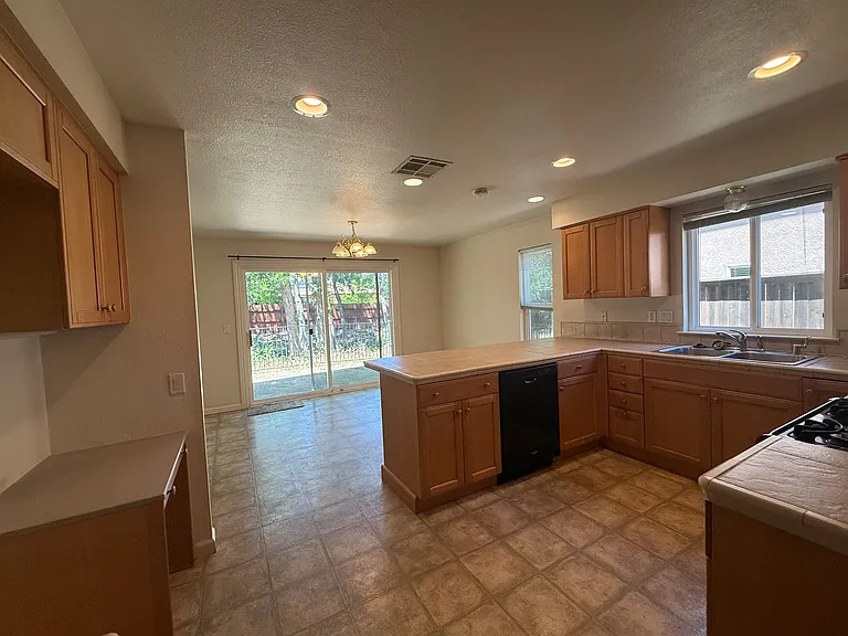 2583 Meadow Ln — Photo 7