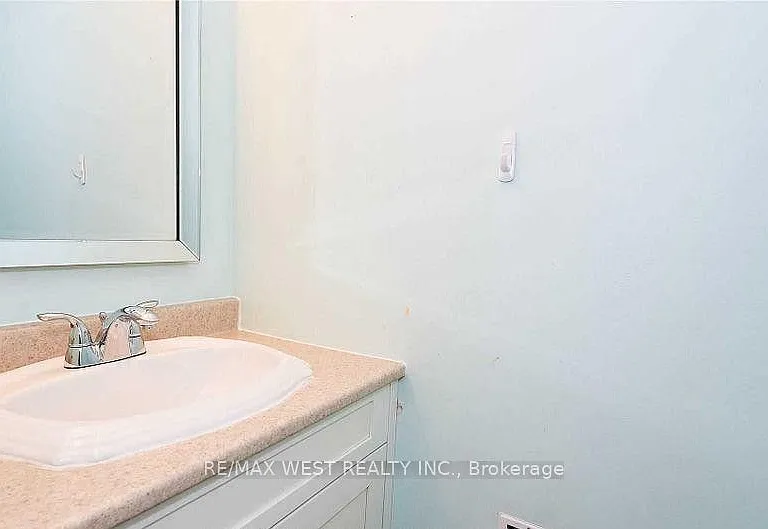 323 Centre St — Photo 14