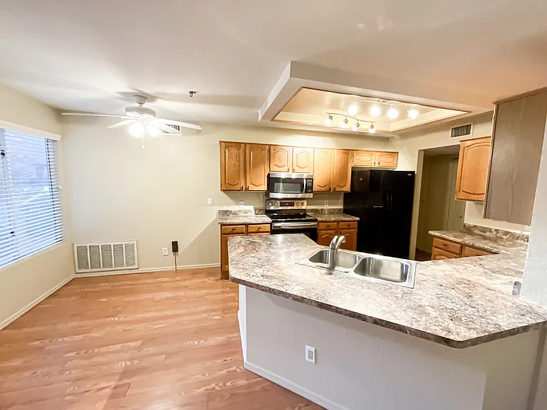 9276 E Sutton Dr — Photo 7