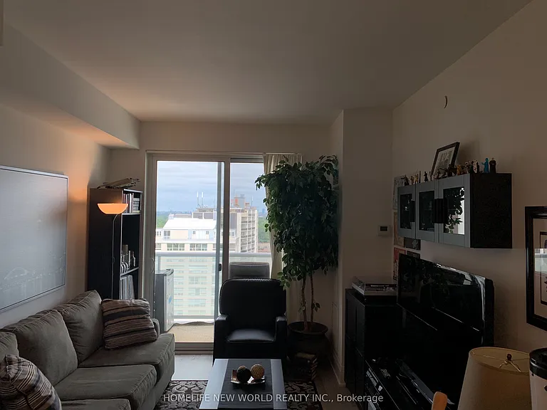 101 Erskine Ave #1004 — Photo 8