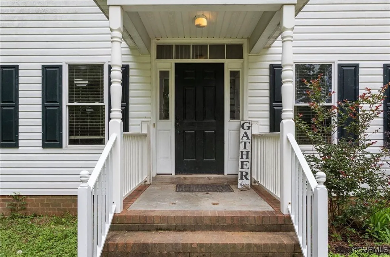 5 bed, 2056 sqft, $3,800 — Photo 2