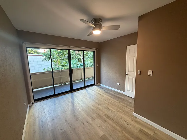 369 Hobron Ln — Photo 11