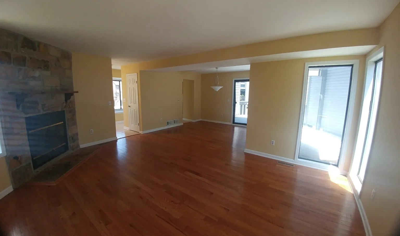 3 bed, 2.5 bath, 1485 sqft, $3,100 — Photo 3