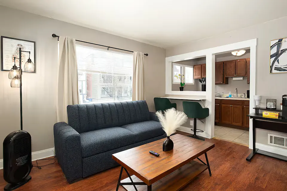 641 Summerlea St #1F
