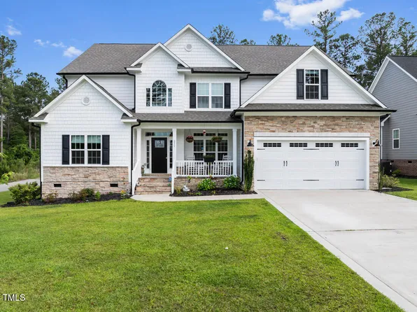 211 Education Dr, Spring Lake, NC 28390