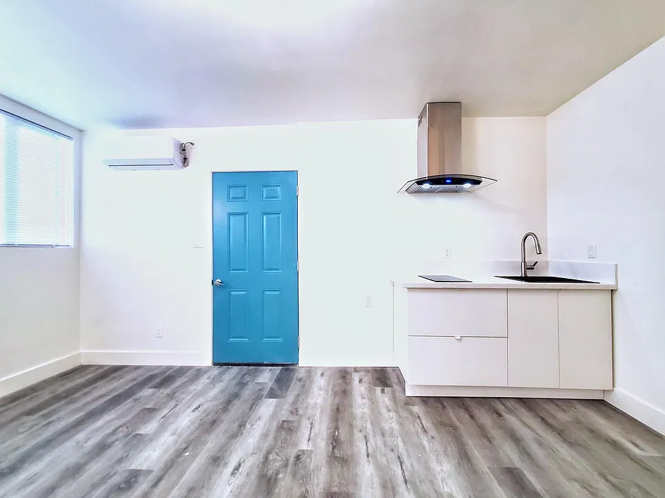 2803 Budau Ave #1/2