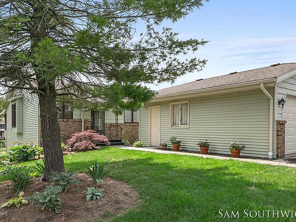 2nd image of 4511 N Valley Dr NE