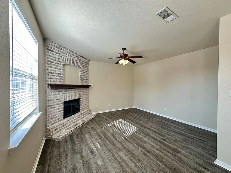 202 Crowfoot Dr — Photo 11