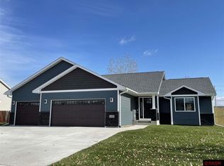 425 Woodhaven Ln, Mankato, MN 56001