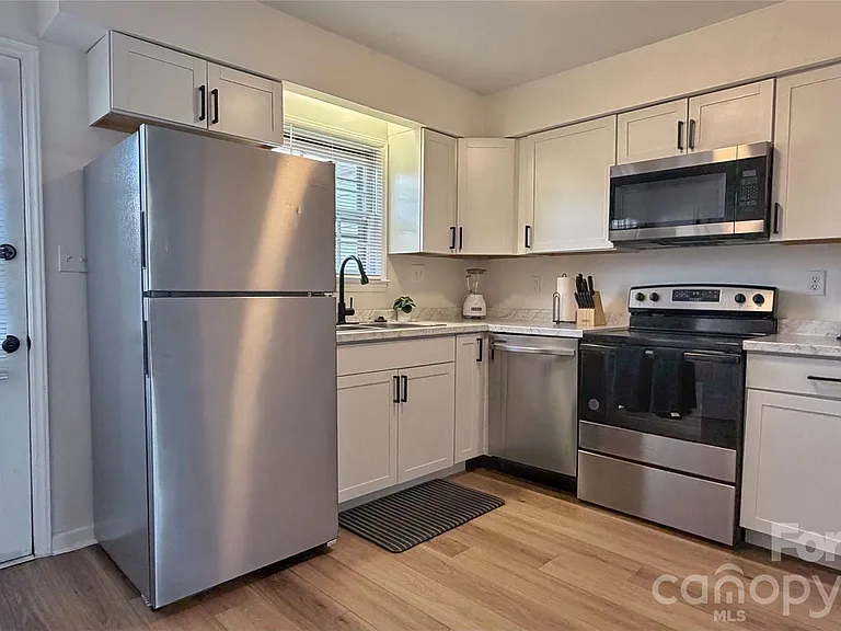 6314 Old Pineville Rd #B — Photo 6