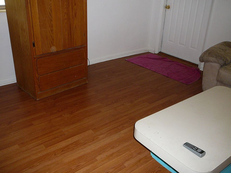 LR-note new wood laminate flooring throughout